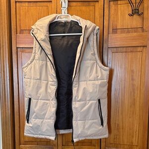 Men's Beige Puffer Vest NWOT size large Price drop